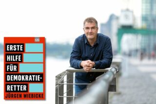 „Erste Hilfe für Demokratie-Retter“ – Jürgen Wiebicke zu Gast im vhsForum
