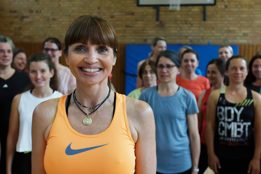 Krafttraining für Frauen. Kursleitern Frau Witte und ihre Teilnehmerinnen